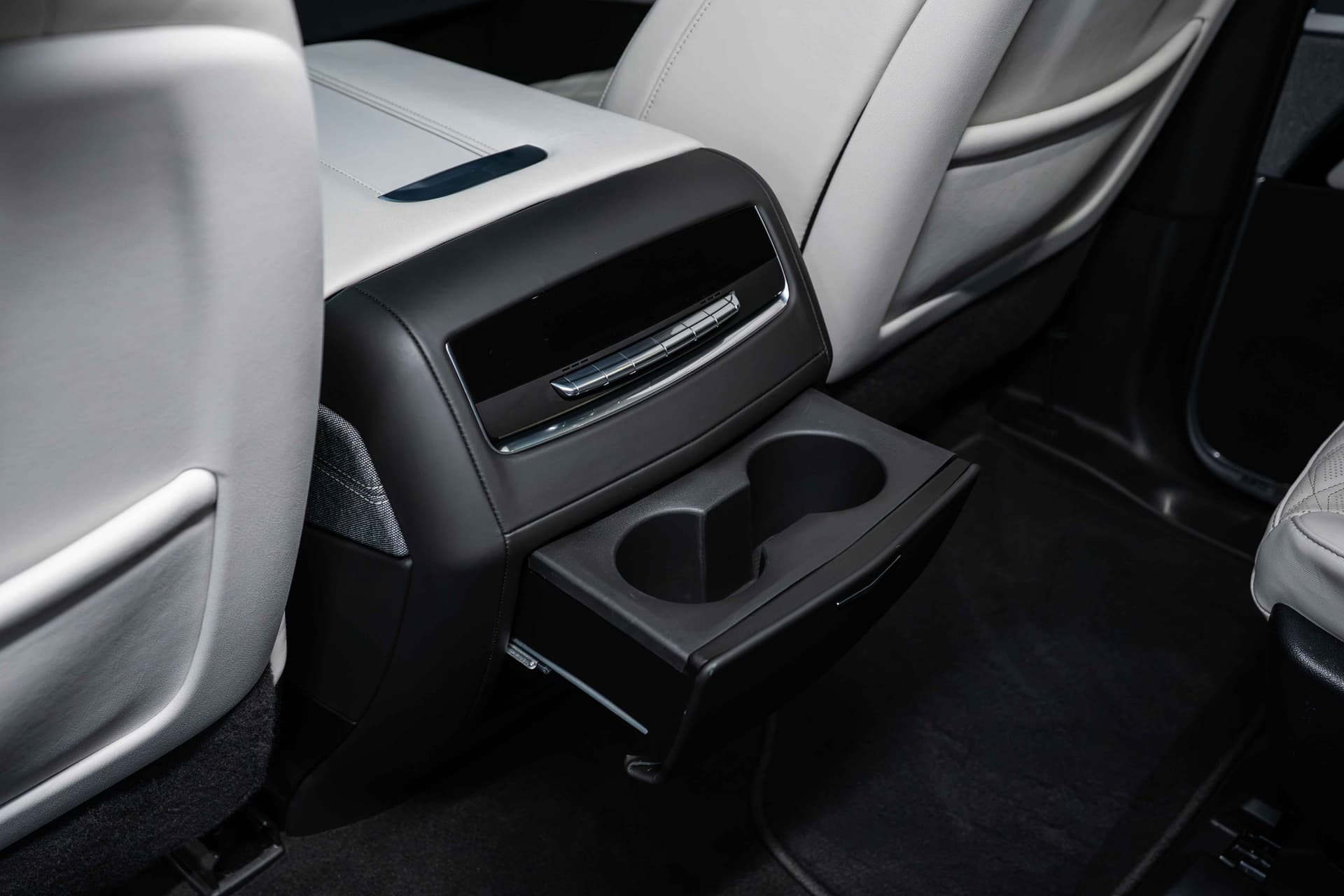 2025 Cadillac Escalade V — photo 22