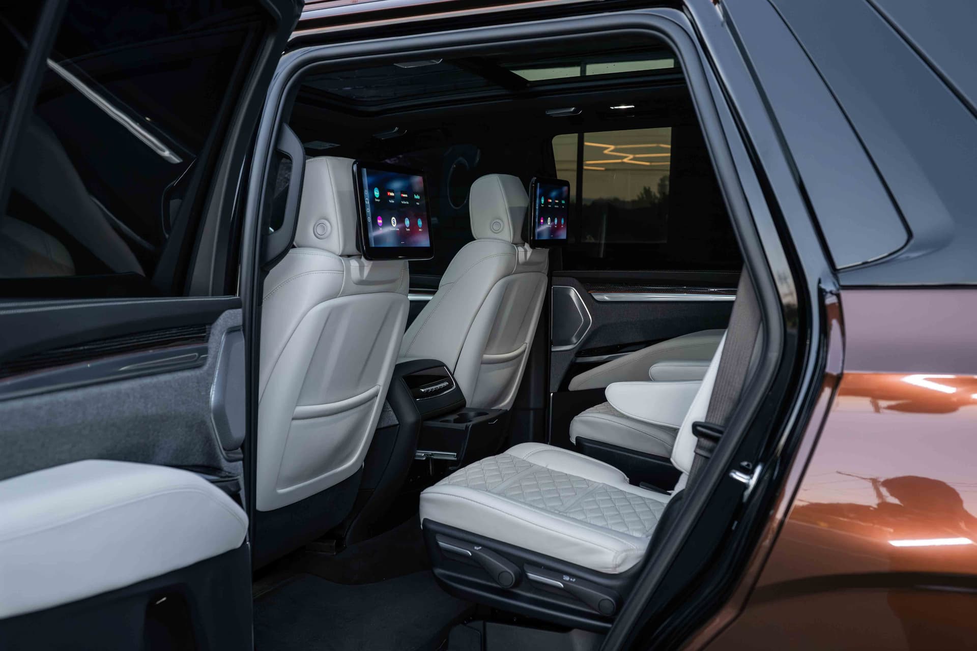 2025 Cadillac Escalade V — photo 23